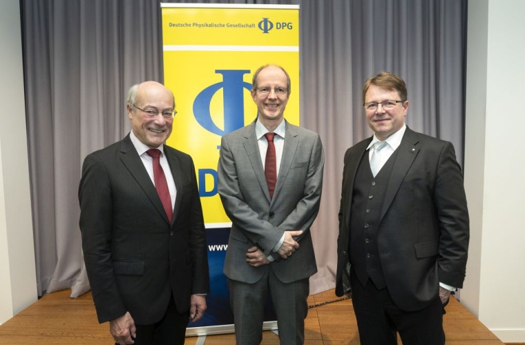 Klaus Richter (Mitte) mit seinem Vorgänger Joachim Ullrich (links), der Lutz...