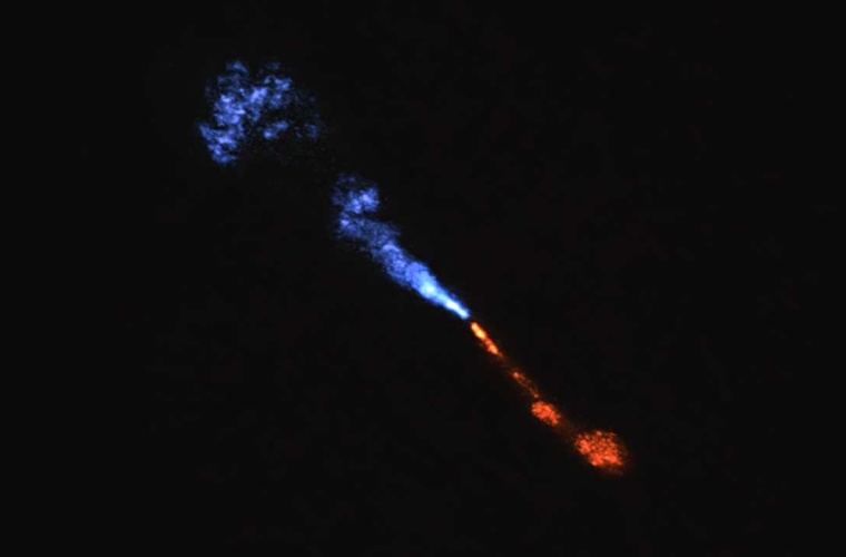 Diese ALMA-Aufnahme zeigt Siliziummonoxid (SiO)-Jets, die aus dem Baby-Stern HOPS-315 herausströmen.