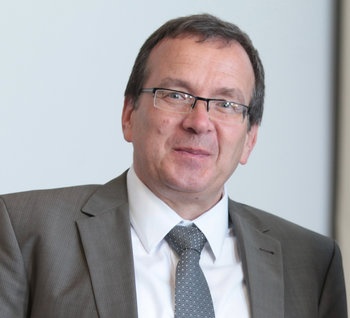 Eberhard Bodenschatz ist DPG-Vorstandsmitglied für Publikationen und setzt...