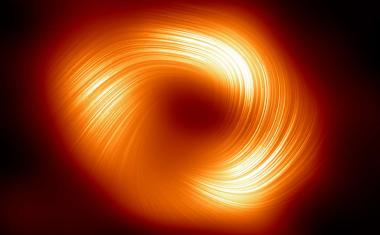 Starke magnetische Felder am Rande des zentralen schwarzen Lochs der Milchstraße
