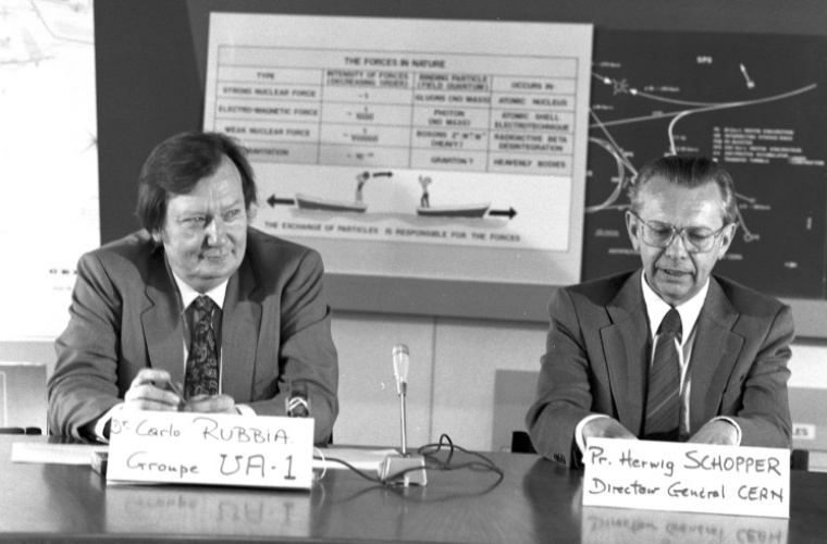 Carlo Rubbia (links) und Herwig Schopper verkünden 1983 den Nachweis des...