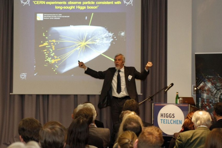 Rolf-Dieter Heuer, Generaldirektor des CERN, erläuterte im Magnus-Haus die am...