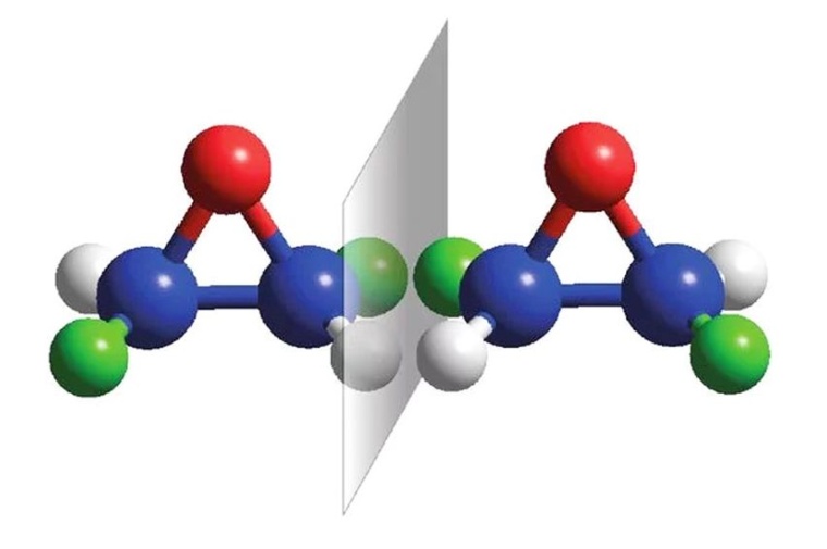 Abb.: Entantiomere von Dideuterooxiran (grau: Wasserstoff, grün: Deuterium,...