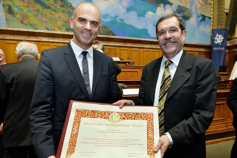 Alain Berset überreicht den Balzan-Preis an den französischen Physiker Alain...