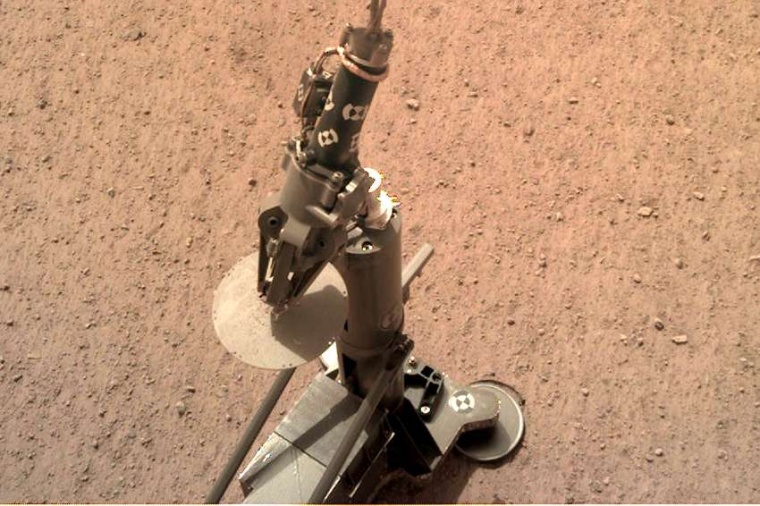 Abb.: Das DLR-Experiment HP3 auf dem Marsboden. Es wurde am 12. Februar  vom...