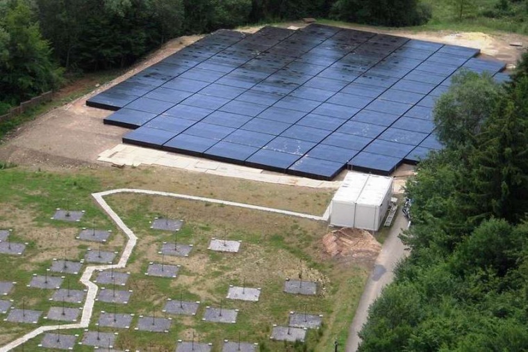 Abb.: Die LOFAR-Station Effelsberg, aufgenommen aus fünfzig Metern Höhe....