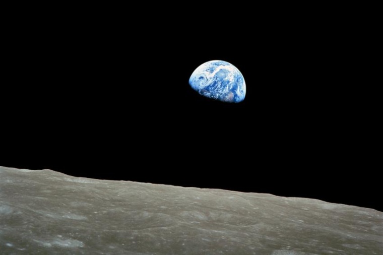 Abb.: Aufgehende Erde, aufgenommen bei der Mission Apollo 8 (Bild: NASA / B....