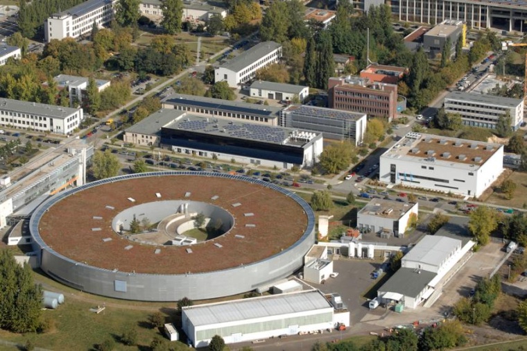 Abb.: Luftbild des Standortes Berlin-Adlershof mit dem runden Speicherring...