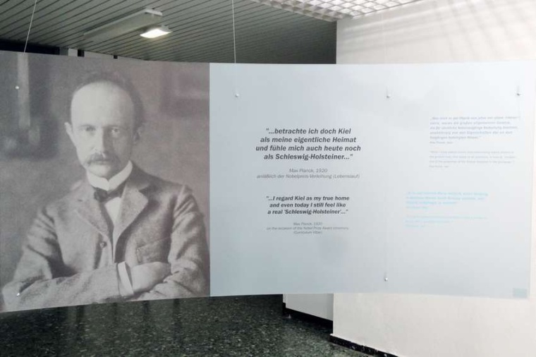 Abb.: Eine Ausstellung im Physikzentrum der Uni Kiel zeigt Arbeit und Leben des...