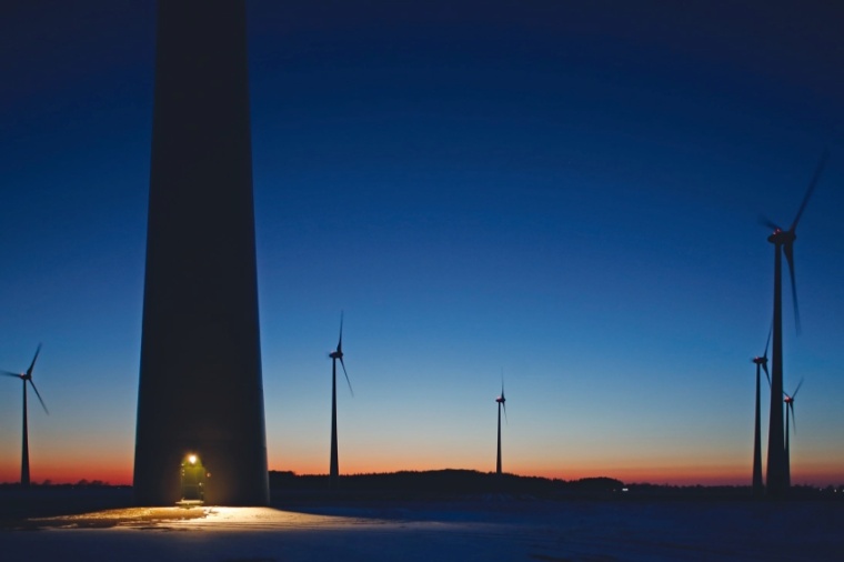 Abb. Windpark Ahlerstedt-Wohnste am Abend (Foto: BWE/Jens Meier)