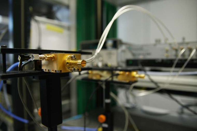 Abb.: Versuchsaufbau der ersten drahtlosen Echtzeit-Videoübertragung mit...