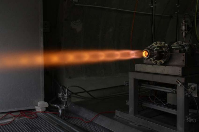 Abb.: Beim Testlauf in Trauen mit dem AHRES-B-Hybridraketentriebwerk gelangte...
