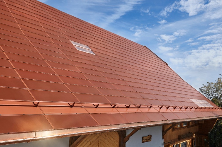 Abb.: Photovoltaik­anlagen auf Dächern und Fassaden könnten über die...
