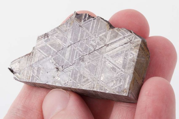 Abb.: Dieser Muonionalusta-Meteorit ist ein steinerner Zeitzeuge aus den...