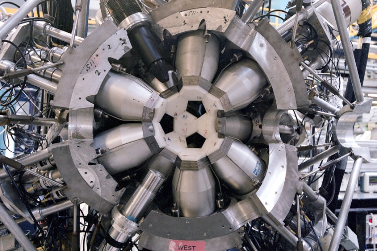 Abb.: Der geöffnete 8-Pi-Detektor am Beschleunigerzentrum Triumf. (Bild:...