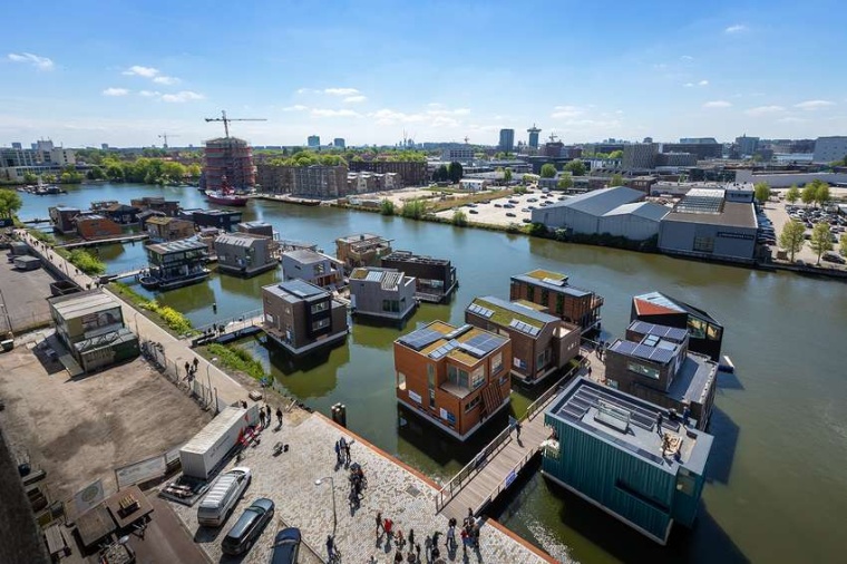 Abb.: Die Wassersiedlung im Norden von Amsterdam ist seit September 2019...