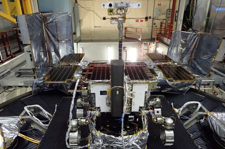 Abb.: Der ExoMars-Rover mit dem MOMA-Laser wurde bei Airbus in Toulouse...