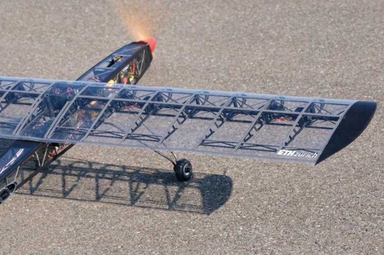 Abb.: Start­bereites Morphing-​Flugzeug, hergestellt durch additive...