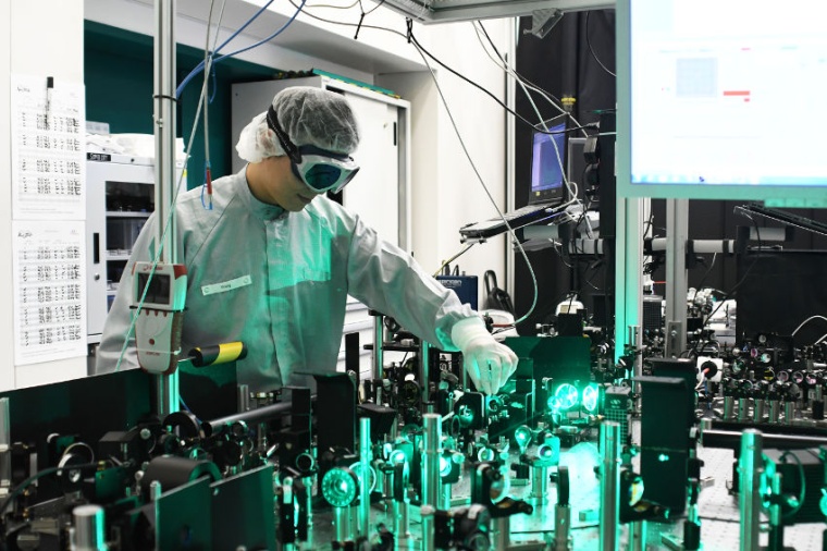 Abb.: Mit kurzen Laserpulsen ist es erstmals gelungen, durch ultraschnelle...