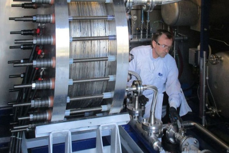 Abb.: Teststand für alkalische Druckelektrolyse-Blöcke mit einer...