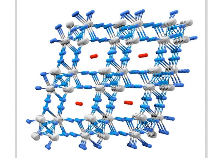 Abb.: Metallische anorganische Gerüst­struktur. Blau: Stickstoff-Atome, rot:...