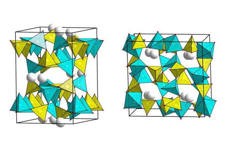 Abb.: Die Kristallstruktur des Feldspats Anorthit bei Normalbedingungen (links)...