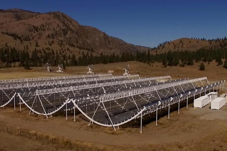 Abb: Das „Canadian Hydrogen Intensity Mapping Experiment“ CHIME erwies sich...