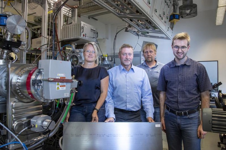 Abb.: Dr. Angela Kruth, Prof. Klaus-Dieter Weltmann, Uwe Lindemann und Dr....