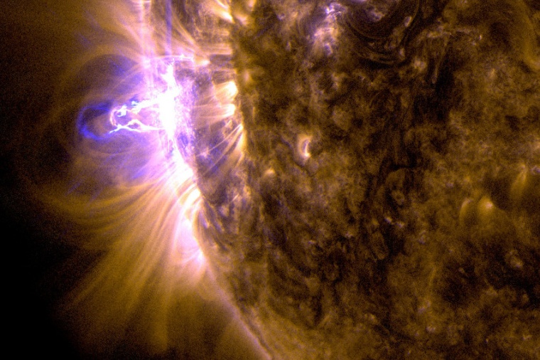 Abb.: Sonnen­eruption vom 24. Februar 2014, aufge­nommen vom Solar Dynamics...