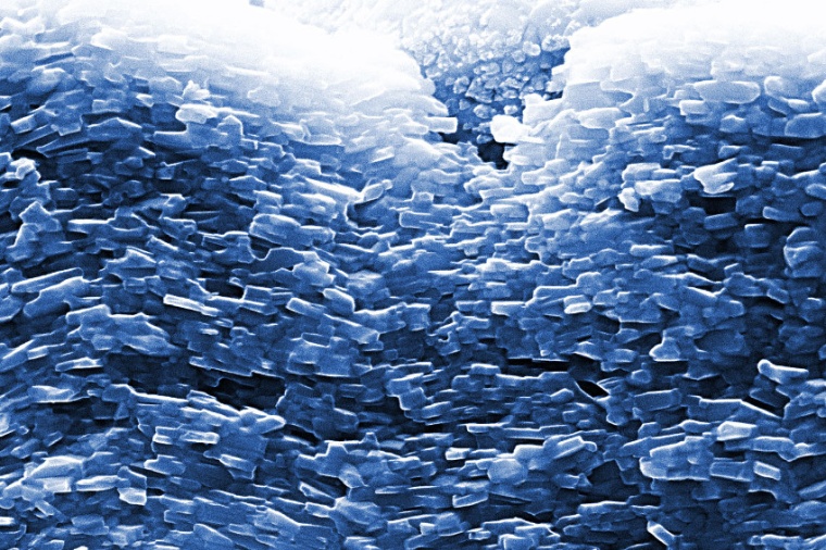 Abb.: Mikroskop-Aufnahme der Bruchkante einer Titanaluminiumnitrid-Schicht...