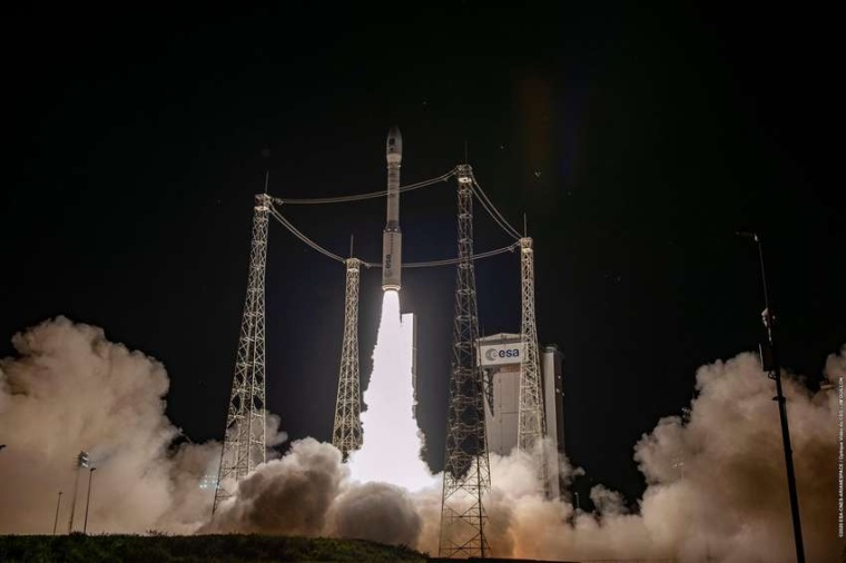 Abb.: Start der Vega-Trägerrakete vom europä­ischen Weltraum­bahnhof in...