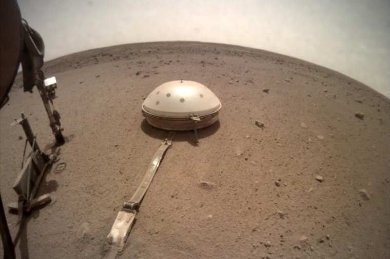 Abb.: Seismometer auf dem Mars: Verdunkelt der Mond Phobos die Sonne, kippt das...