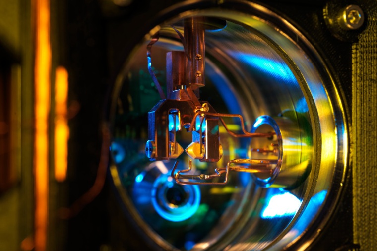 Abb.: Einzelionenfalle zur Untersuchung der kohärenten Magnetfeldrotation....