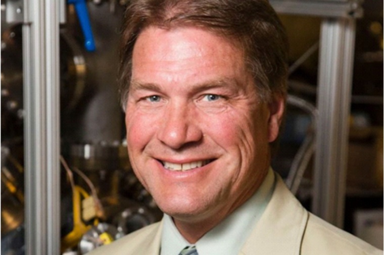 Abb.: Mit dem Gaede-Langmuir Award der Amerikanischen...