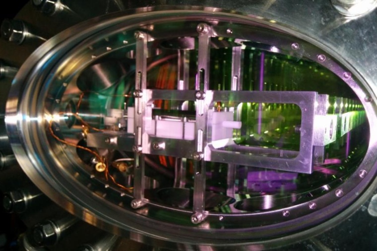Abb.: Die Rb-87-Atome werden vorgekühlt und dann in den...