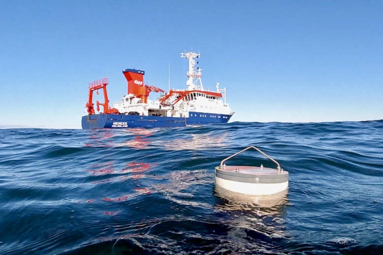 Abb.: Solche Drifter treiben derzeit noch passiv mit den Meeresströmungen....
