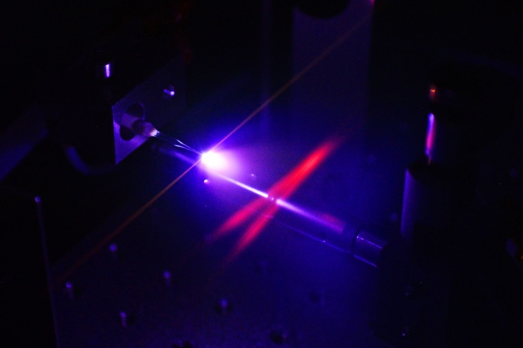 Abb.: Erzeugung von Attosekundenpulsen in einem Neon-Gasstrahl innerhalb...