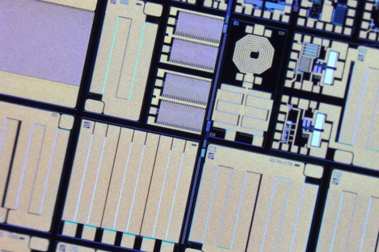 Abb.: Solche GaN-on-Si Chip­designs bieten effiziente und hoch­kompakte...