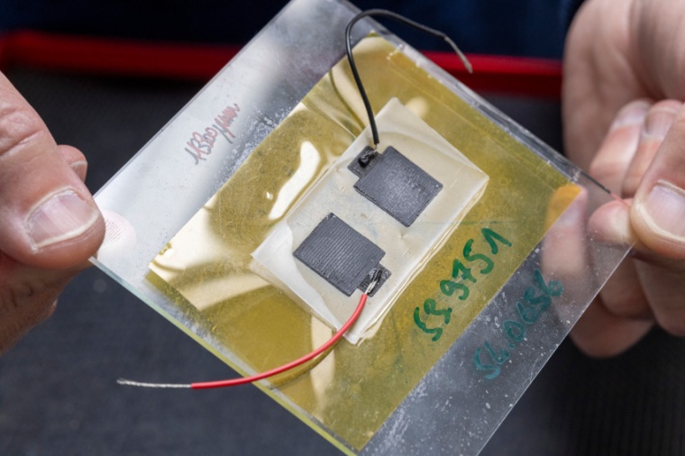Abb.: Die biologisch abbaubare Batterie besteht aus vier Schichten, die alle...