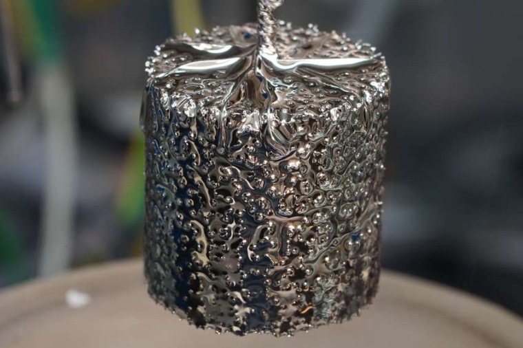 Abb.: So sieht die Lithium-Flüssigmetall-Elektrode aus. (Bild: S....