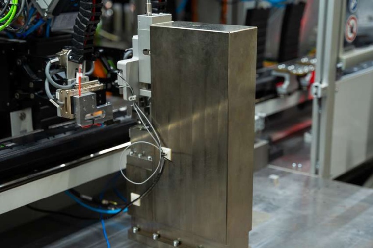 Abb.: Blick auf den Akustikprüfstand für die vollautomatische...