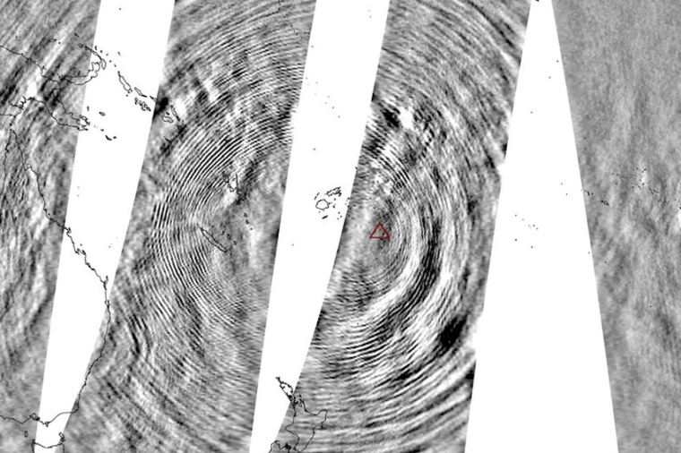 Ab.: In den Aufnahmen des AIRS-Instrument werden ringförmige Wellen nach dem...