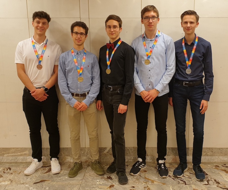 Das deutsche Schülerteam holte bei der Europäischen PhysikOlympiade 2022 in...