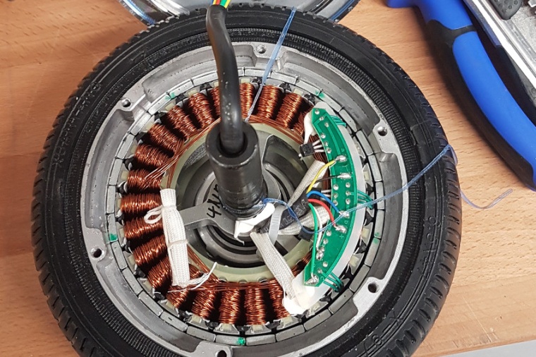 Abb.: Im E-Scooter befindet sich der Elektromotor im Reifen: Die Magnete sind...