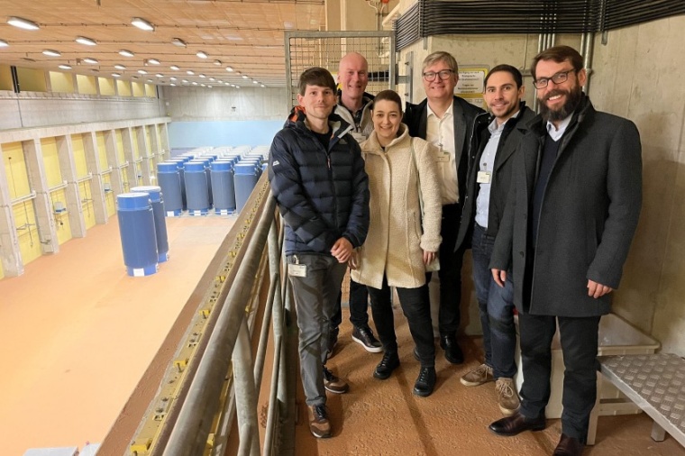 Abb.: Eine Delegation der Firma Studsvik aus Schweden schaute sich gemeinsam...