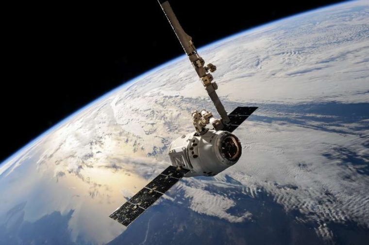 Abb.: Tausende Satelliten umkreisen mehrmals am Tag die Erde. Die...